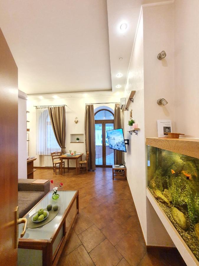 Inn Home Apartments - Pechersk Area Kiev Buitenkant foto